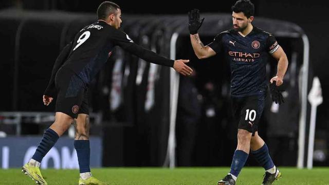 开云体育下载官网-不兼容？第13次英超同时首发 热苏斯阿圭罗都进球